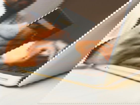 Saskia Hamminga van SeniorWeb over veilig online winkelen