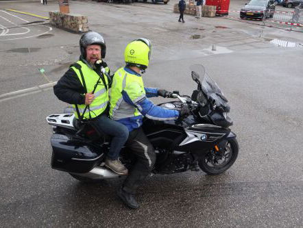 Henkjan doet verslag vanaf de motor