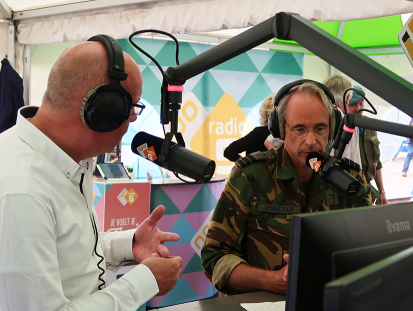 Over de dienst ter velde met Tom Jan Schneider