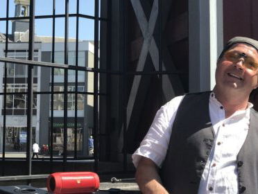 Bekende zanger uit Den Bosch zit in de put!