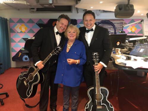 Live: Foreverly Brothers