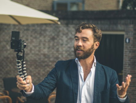 Bedtijd! Jan Willem van der Straten stopt je in