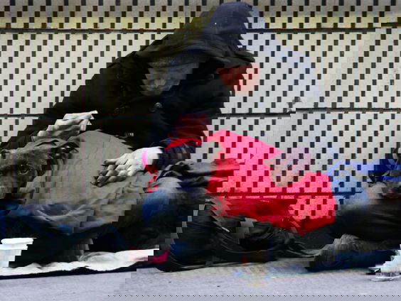 Julio was topsporter maar werd dakloos, nu helpt hij anderen!