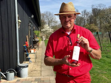 Goede wijn behoeft geen krans