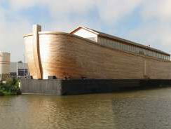 Ravage in Urker haven door losgeraakte Ark van Noach