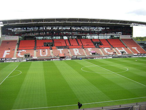 Klub Lange Mensen gaat wereldrecordpoging doen in Stadion Galgenwaard