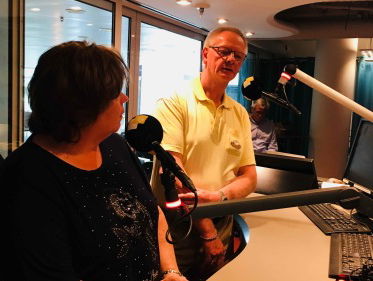 Lydia vindt verhalen en foto's van haar biologische moeder