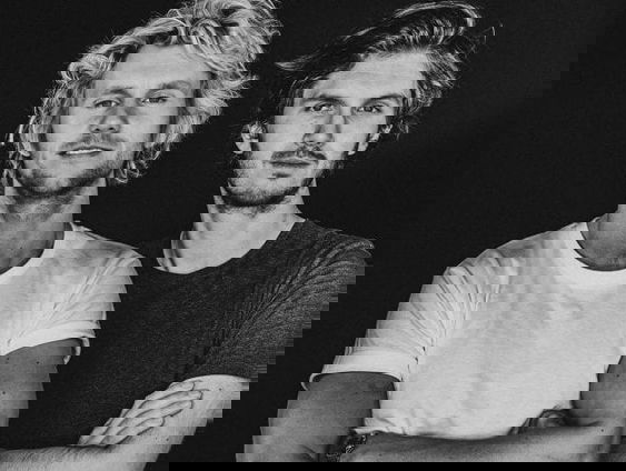 Friday in de studio om te praten over hun nieuwste single!