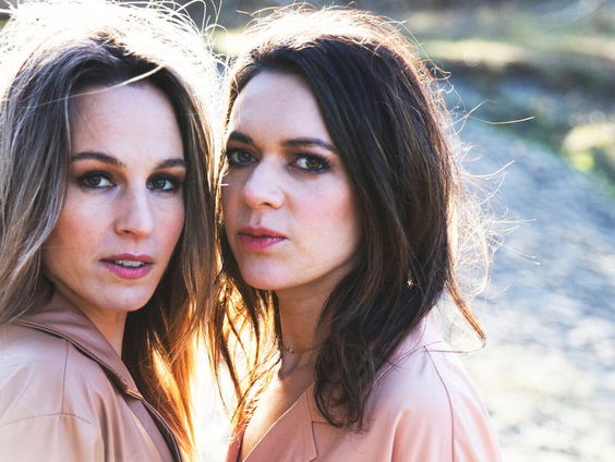 The BlueBirds samen met Yori Swart in de studio over hun nieuwe single 'Someone I Can't Outgrow'