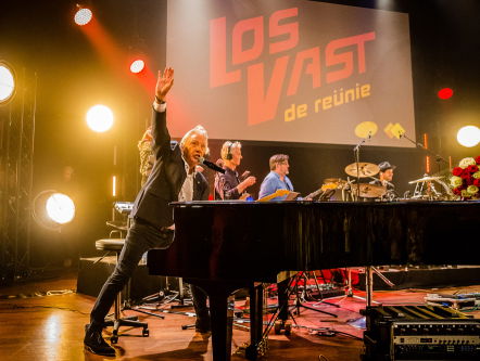Opening Los Vast