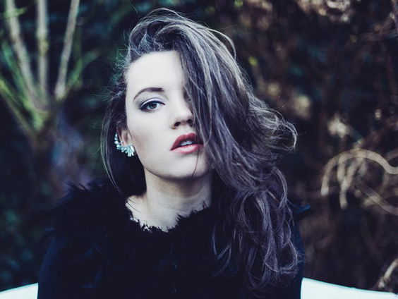 Celine Cairo in de studio over haar nieuwe single 'Famous'