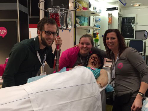 Zegert leert infuusprikken