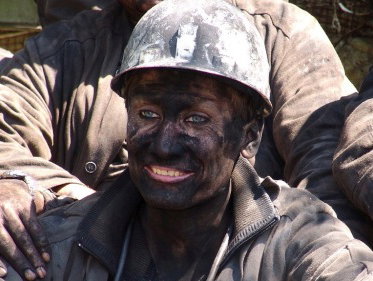 Kees van Velzen bezoekt een verlaten terrein in Belgie