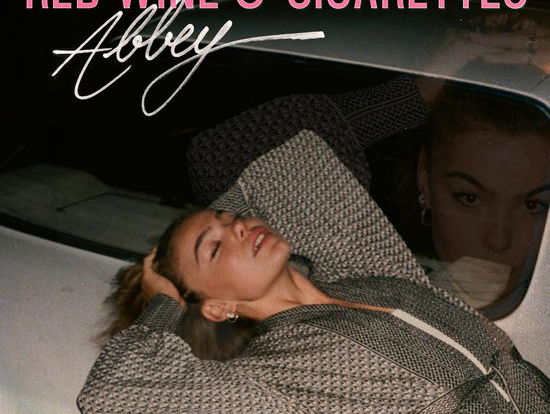 Abbey Hoes over haar debuutalbum Red Wine & Cigarettes