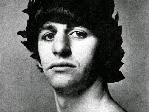 Ringo Starr wordt 77 en viert dat met een peace en love event