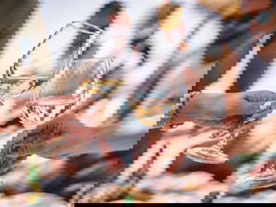 HZD: Waarom blijft wijn in een geopende fles niet lang lekker?