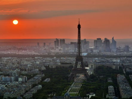 Bep vraagt het liedje aan van haar huwelijksreis naar Parijs