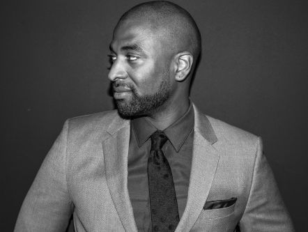 Dwight Dissels vertolkt Bridge Over Troubled Water