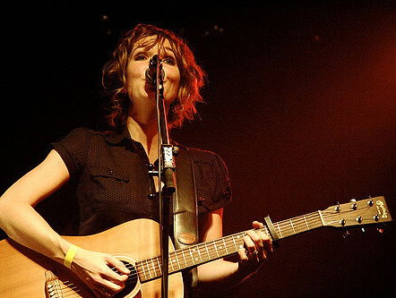 Marike Jager duikt het bed in met Bertolf 50-jaar na John Lennon & Yoko Ono