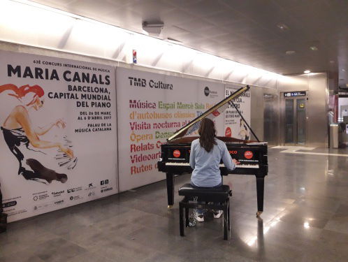 Hans Jansen over de 17de stationspiano van het land (station Hilversum)