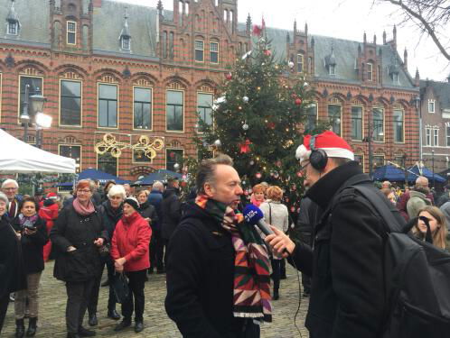 Joris Linssen onder Joris' Kerstboom