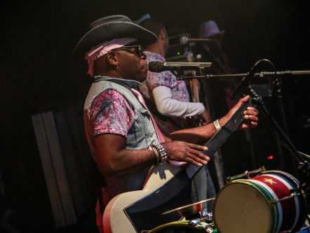 Edgar Burgos over Trafassi's hit 'Wasmasjien'