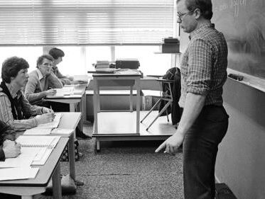 Moedermavo en avondschool zijn populair in 1976