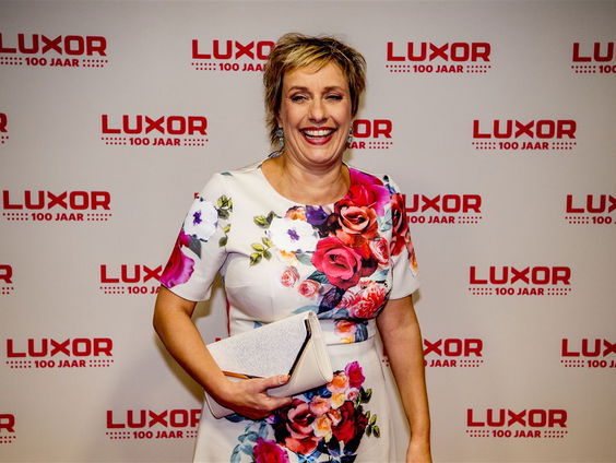 Live gluren met Mylene d'Anjou