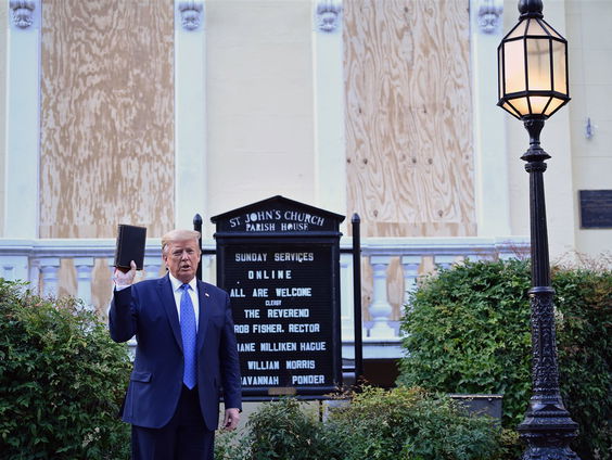 Welke rol speelt de kerkelijke achtergrond van Donald Trump en Melania?