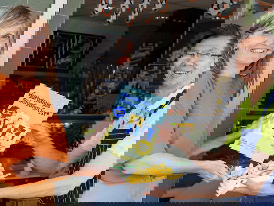 Plakplaatjes verzamelen van de buren