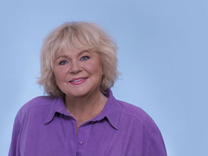 Tineke de Nooy ontvangt Zilveren Reissmicrofoon