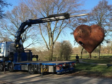 Een huwelijksaanzoek met een hart van 1500 kilo