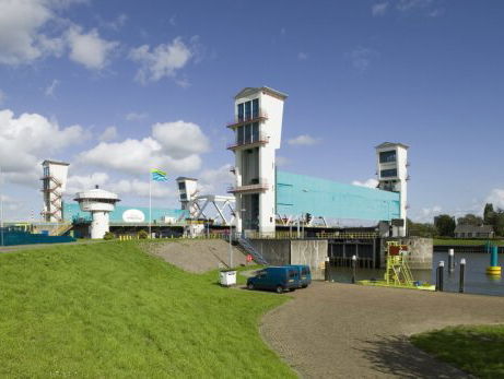 Eerste Deltawerk van Nederland keert al zestig jaar het water