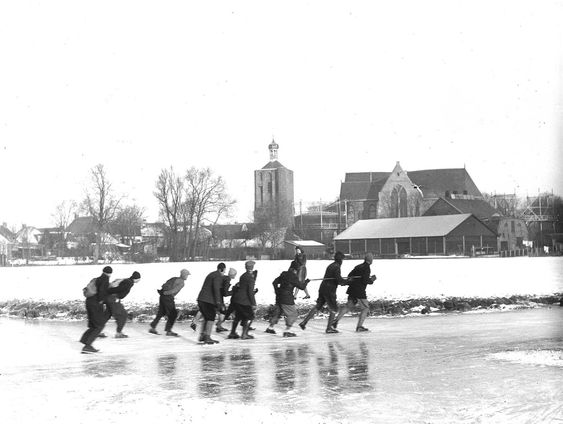 Van Nu Naar Toen: Voetballers op het ijs