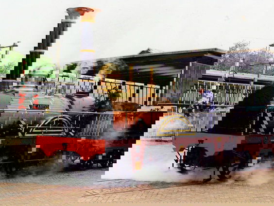 De Arend, replica van de eerste trein in Nederland gaat voor groot onderhoud naar Hoorn