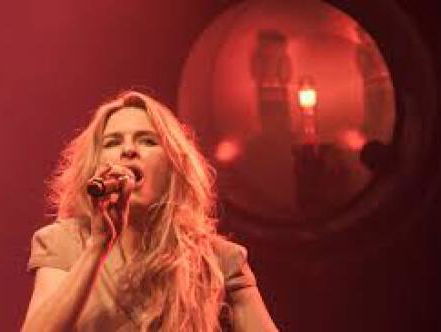 Sandra van Nieuwland over haar nieuwe 'Thirsty Dolphins' en ode aan de vrijheid