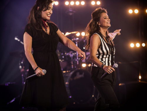 Lois Lane zingt 'Zwart Wit'