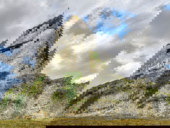 Kastelen, hoe komen deze toeristische trekpleisters aan hun naam?