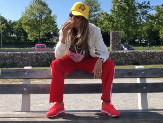 Nellerike de Voogd in Niet zonder ons