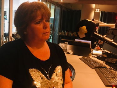 Lydia zoekt herinneringen aan haar biologische moeder Reina