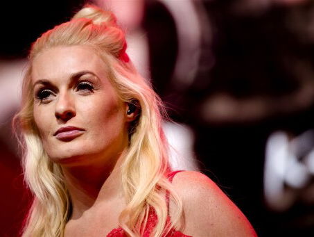 Sanne Hans in de studio over haar single 'Door De Wind'