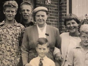 Monique van Dooren zoekt 4 zussen Zonneveld