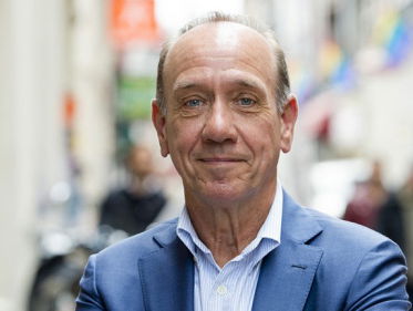 Peter Römer schrijft over vriendschap, verraad en wraak