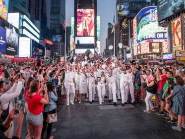 New Yorkers juichen voor Nederlandse militairen