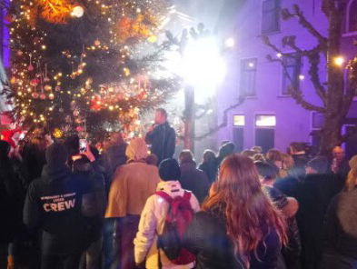 Het licht gaat aan in Joris' Kerstboom