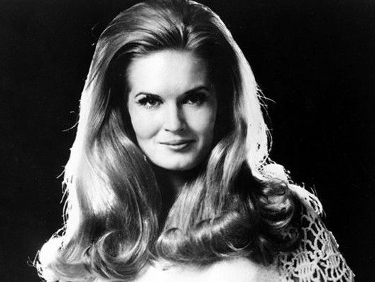 Country Roads: Lynn Anderson