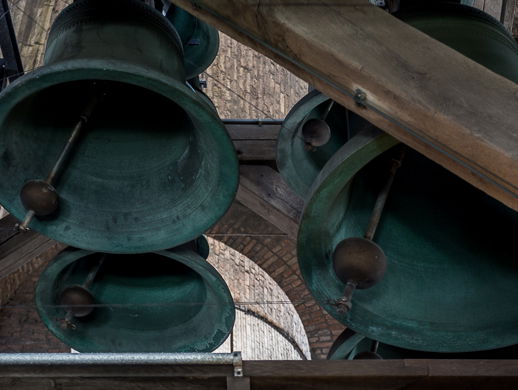 Eindelijk weer klokgeluiden in Apeldoorn! (1977)