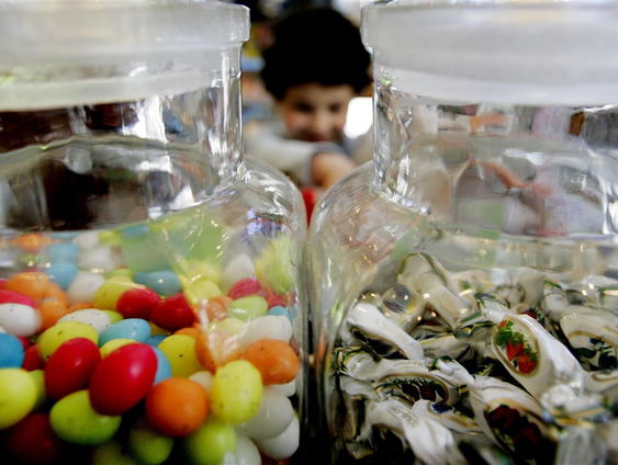Jesse tovert zijn kroeg om tot... snoepwinkel!