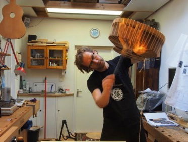 Spaans succes voor gitaarbouwer Hans van Velzen!