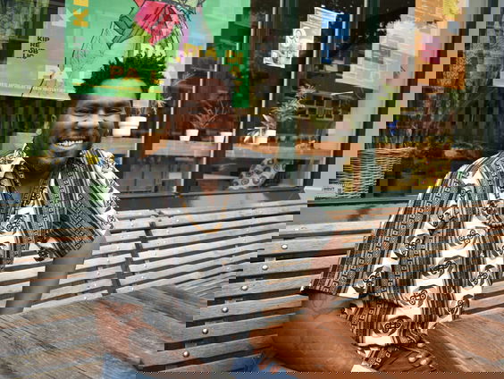 Reporter Camille maakt kennis met de Soul Food van "Smells Good in the Hood"